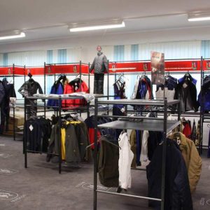 Verkaufsraum Arbeitsschutzbekleidung und Anprobe